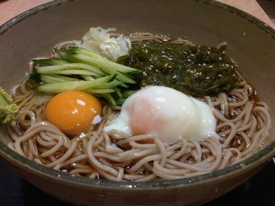 「冷しめかぶそば(460円)+生卵(60円)」@名代 箱根そば 狛江店の写真