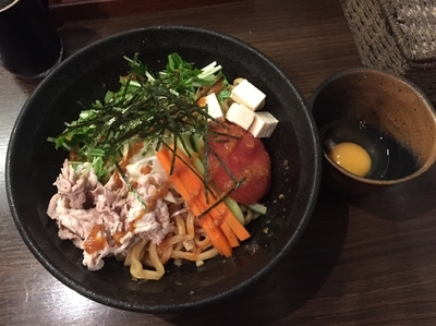 「【夏季限定】冷し味噌スキまぜそば¥850+黒ビール(小)」@味噌専門 麺屋大河の写真