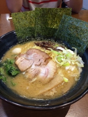 「醤油ラーメン  大盛り」@松壱家 藤沢本店の写真