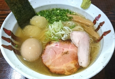 「【夏季限定】冷やし煮干そば（塩）750円＋味玉」@二代目 むじゃきの写真