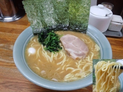 「ラーメン750円固め(並→中) キャベチャー150円」@横浜ラーメン はま家の写真