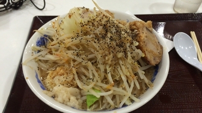 「ラーメン 小豚増し 全増し ¥720、¥200」@ジャンクガレッジ プレナ幕張店の写真