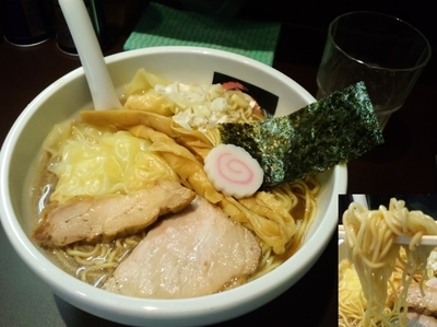 「にぼしそば大盛り780+100円＋ワンタン200円」@おおぜき中華そば店の写真