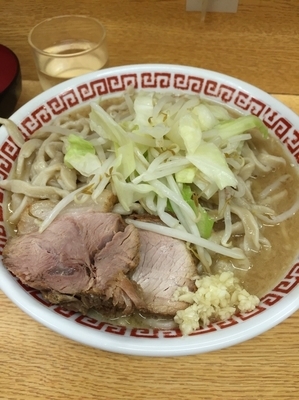 「小ラーメン 野菜少なめ ニンニク少し 生卵」@ラーメン二郎 環七新新代田店の写真