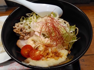 「食堂ぬーじボンボンZ×麺ノみ×仲里食肉コラボ 黒カレーまぜ麺」@食堂ぬーじボンボンZ 本店営業部の写真