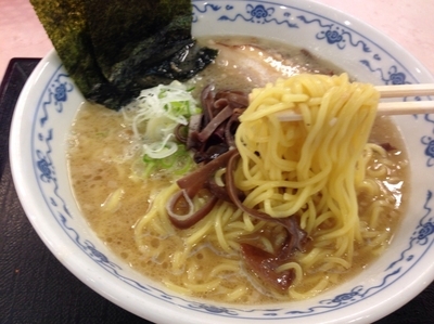 「三芳とんこつ醤油ラーメン  ¥６７０」@麺工房の写真