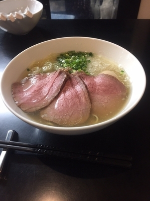 「贅沢焼牛塩らぁ麺」@牛骨らぁ麺 マタドール 本店の写真