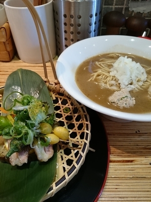 「【限定】鴨白湯煮干しソバ 京都夏御前1000円＋ビール」@NOODLE STOCK 鶴おかの写真