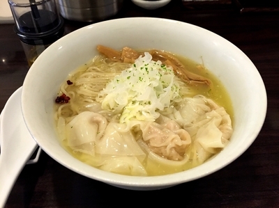 「冷やし塩ワンタン麺」@TSURUMEN 大阪城北詰店の写真