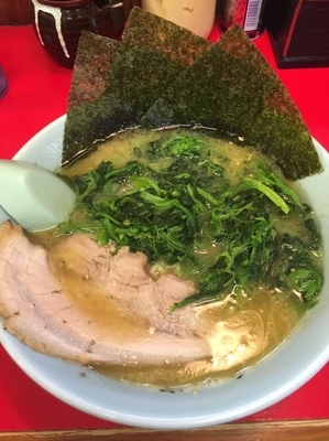 「ラーメン並ほうれん草増し650円、硬め濃いめ」@千家 大井松田店の写真