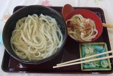 「ずりあげうどん・中盛り　（体験道場側です）」@道の駅あしがくぼの写真