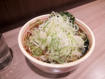 「春菊天そば ＋ 長ねぎトッピング」@狭山そば 所沢店の写真