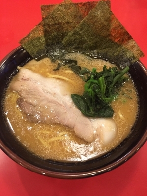 「ラーメン並680円、硬め濃いめ」@濃厚家 秦野店の写真