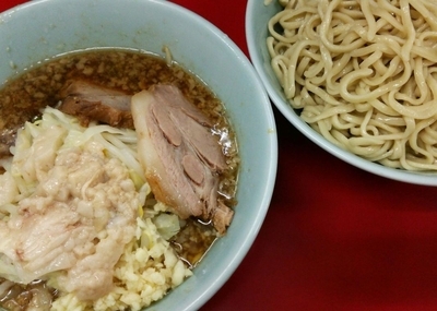「小ラーメン＋ぎょったまつけ麺ニンニクアブラ 690+100円」@ラーメン二郎 中山駅前店の写真