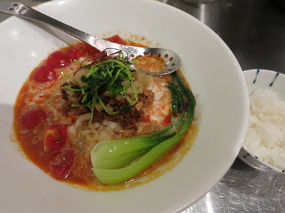 「冷やし坦々麺　小ライスサービス　　900円」@Bia Biaの写真