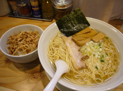 「白醤油らーめん、肉のせライス」@らーめん みき屋の写真