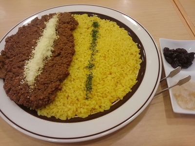 「デラックスドライカレー(大盛り) 980円の品」@インディー 大森店の写真