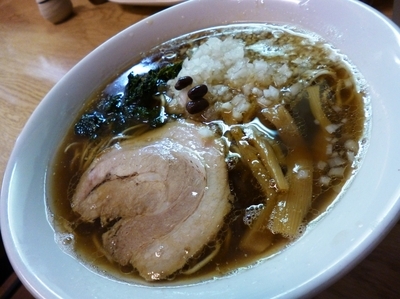 「醤油らーめん＋ネギ豚どんぶり」@麺処 あずきの写真