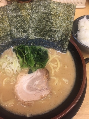 「豚骨醤油ラーメン」@横浜家系ラーメン 松田家 日本橋室町店の写真