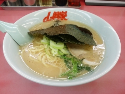 「醤油ラーメン(並盛・150g)620円」@ラーメン山岡家 高崎西店の写真