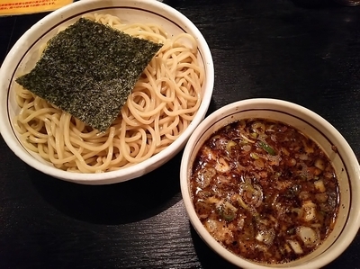 「ＨＯＴ　ＢＡＳＳＯ（辛口つけそば）　中盛り（４００ｇ）」@BASSO ドリルマンの写真