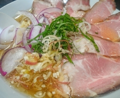 「冷やしチャーシュー塩そば＋大盛＋豚めし（小）」@麺処 晴の写真