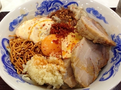 「まぜそば並＋小豚」@ジャンクガレッジ プレナ幕張店の写真