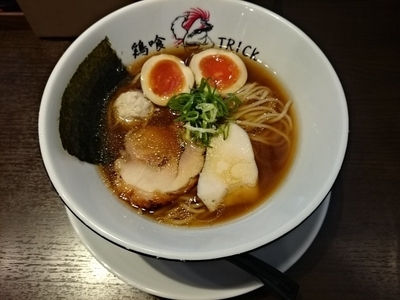 「味玉鶏の醤油らーめん」@鶏喰～TRICK～の写真