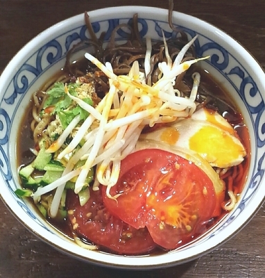 「【8月限定】冷しスーラータンメン（feat.響や）900円」@らー麺屋 バリバリジョニーの写真