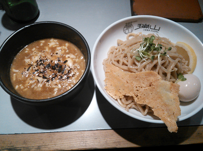 「焦がしチーズのカレーつけ麺(中盛) ￥830」@中華蕎麦 瑞山（ZUIZAN）の写真