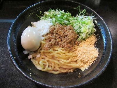 「坦々まぜそば（８００円）＋ターメリックライス＋味玉」@七福軒の写真