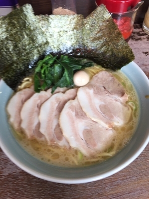 「醤油チャーシュー麺中盛、硬め濃いめ」@横浜家系ラーメン ほどが家の写真