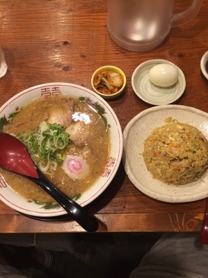 「ラーメン半チャーハンセット」@豚まるラーメン 新大宮店の写真