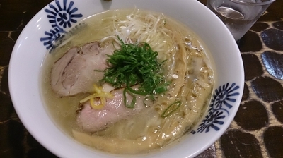 「【限定】淡麗鶏そば 塩」@特級鶏蕎麦 龍介の写真