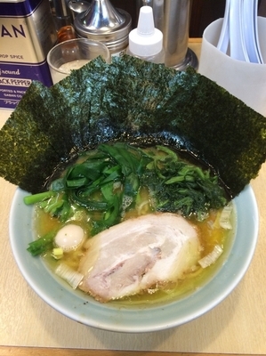 「醤油ラーメン＋海苔＋ニラ」@壱六家 大森店の写真