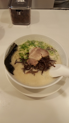 「ラーメン500円(バリカタ)＋替え玉(無料)」@博多天神 池袋店の写真