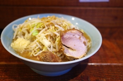 「小ラーメン(ニンニク有・アブラマシ)750円」@立川マシマシの写真