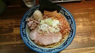 「燻玉油そば」@兎に角 松戸店の写真