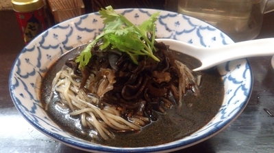 「【期間限定】冷しトムヤムブラック」@づゅる麺 池田の写真