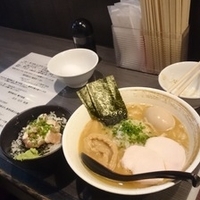 醤油鶏白湯麺