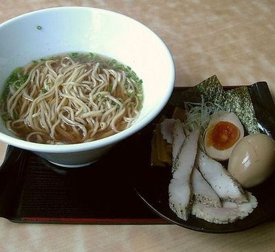 「カムイシオユ(鮭節出汁清湯)+味玉」@麺や 蒼 AOIの写真