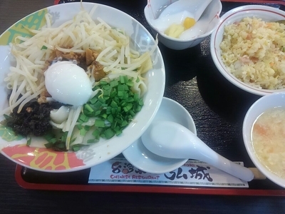 「台湾まぜそば550円+半チャーハン100円のセット(外税)」@台湾菜館 弘城 蒲田店の写真