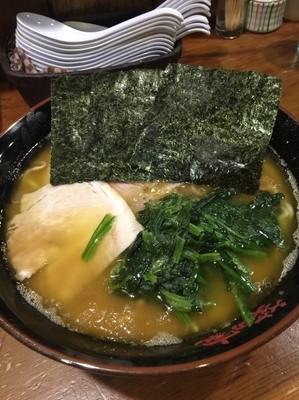 「チャーシュー麺中盛、硬め濃いめ」@横浜らーめん 笑の家の写真