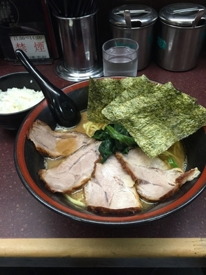 「チャーシュー麺中盛、硬め濃いめ」@らーめん せい家 高円寺店の写真