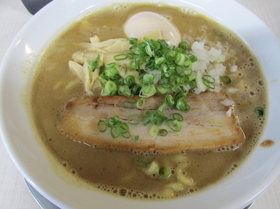 「節とんこつ麺+味玉　「750円+ﾗﾝﾁｻｰﾋﾞｽ」」@麺屋くららの写真