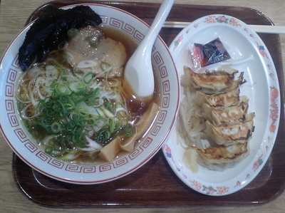 「浜松餃子と醤油ラーメンSET」@浜北軒 NEOPASA浜松店の写真