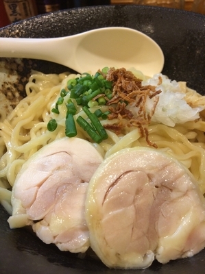 「鶏白湯まぜそば」@濃厚鶏白湯らーめん 麺屋一楽の写真