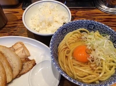 「かまたま（追い飯付き）チャーシュートッピング」@松戸中華そば 富田食堂の写真