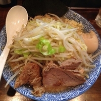 ラーメン（大盛、ヤサイ・ニンニク・魚粉）