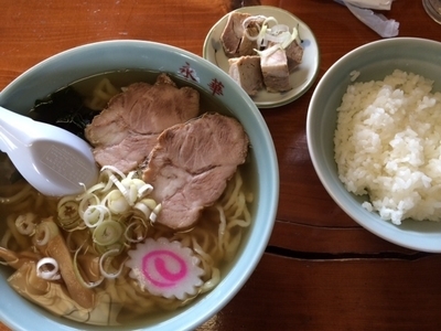 「ラーメン　550円　（ぷらす餃子3個）」@佐野手打らーめん 永華の写真